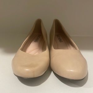 Gucheng size 8 cream heels